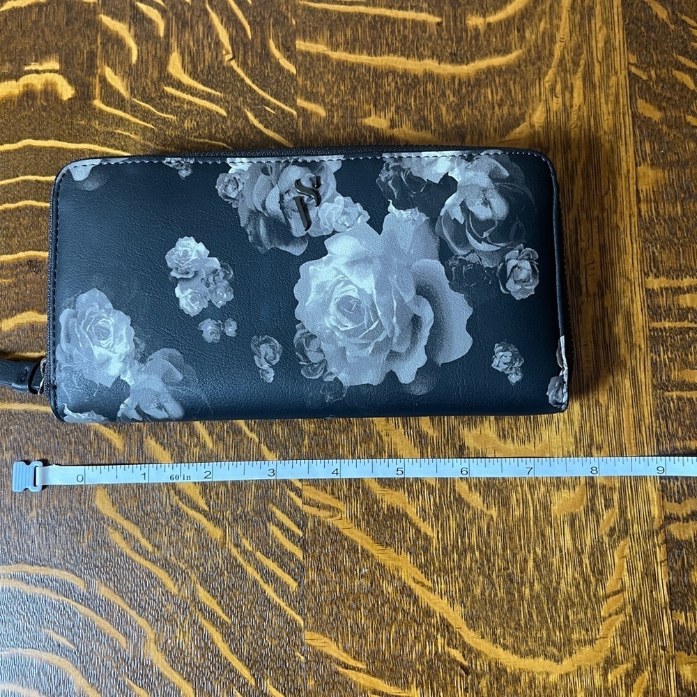 Vera Wang Black and Gray Rose Wallet - Picture 7 of 8